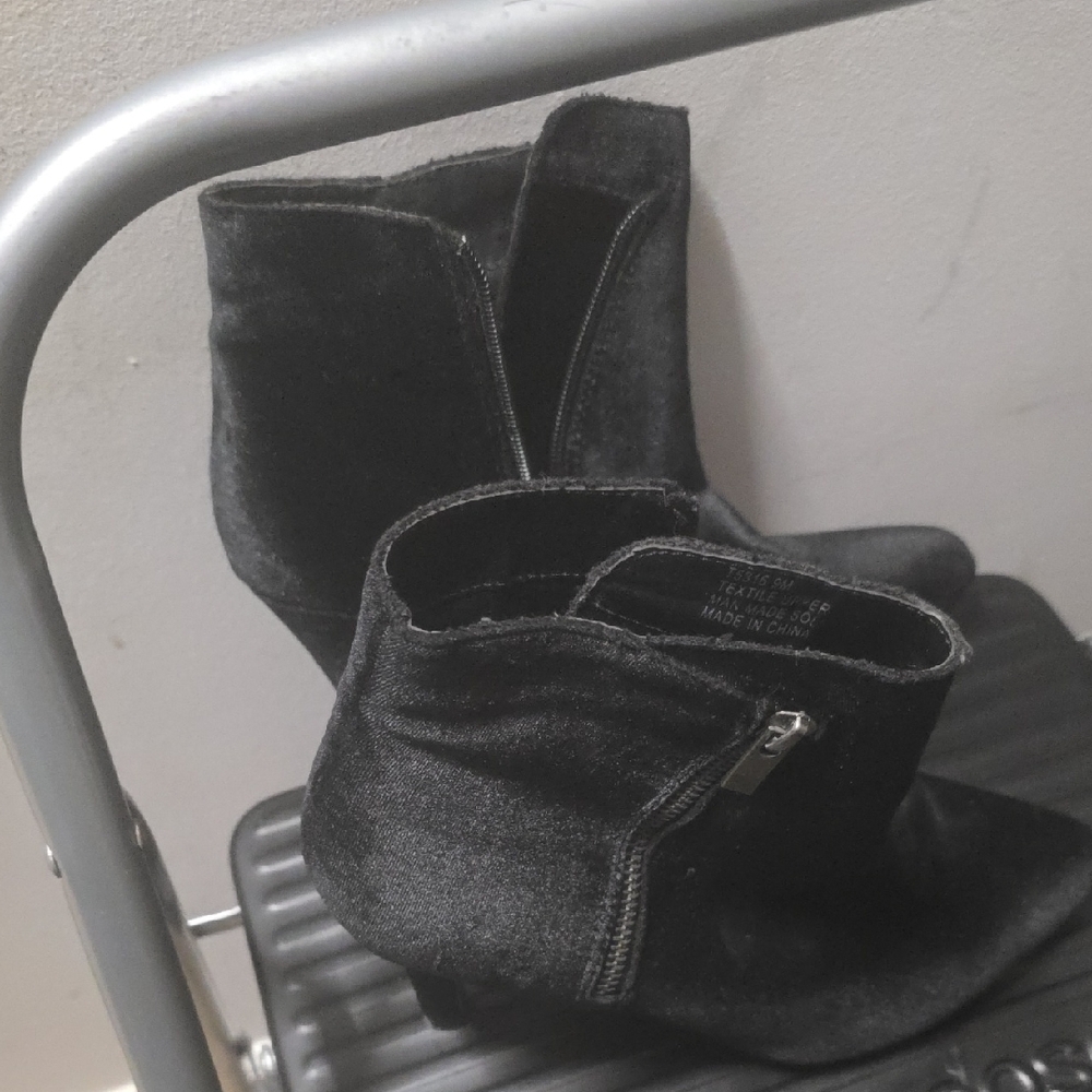 Women's Black Ankle Boots with Side Zip